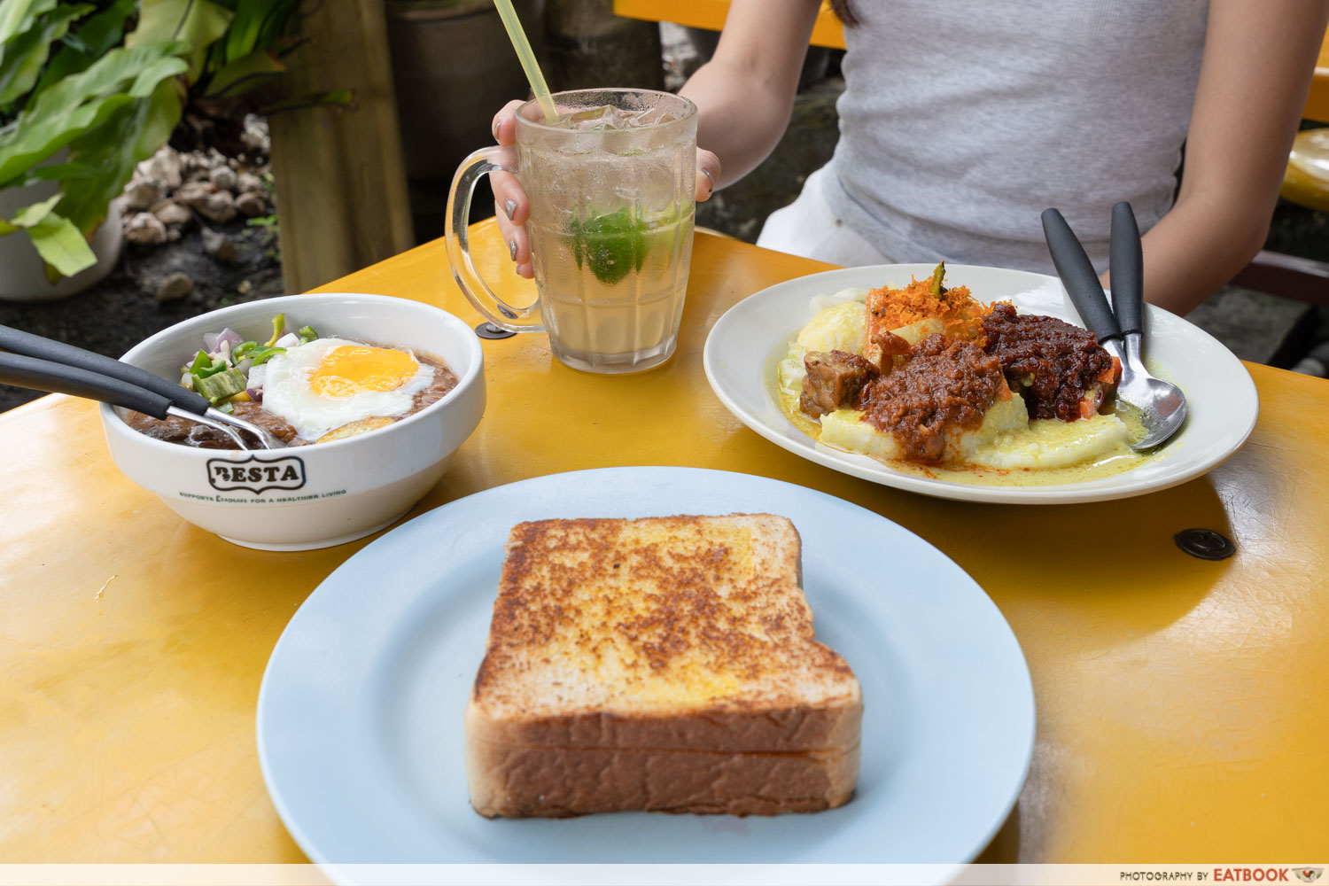 Restoran-Kacang-Pool-Haji-flatlay