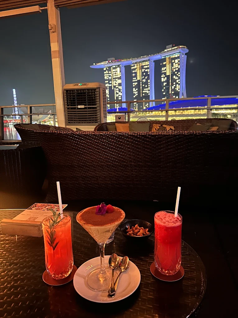 best-bars-singapore-lantern-drinks
