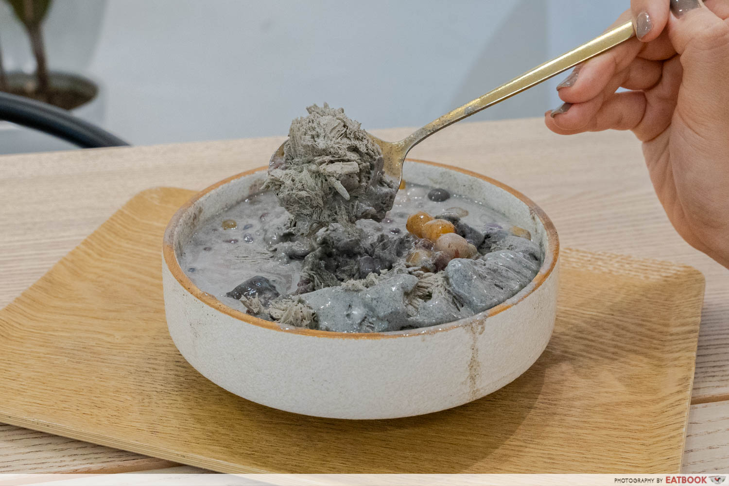 four-beans-black-sesame-shaved-ice