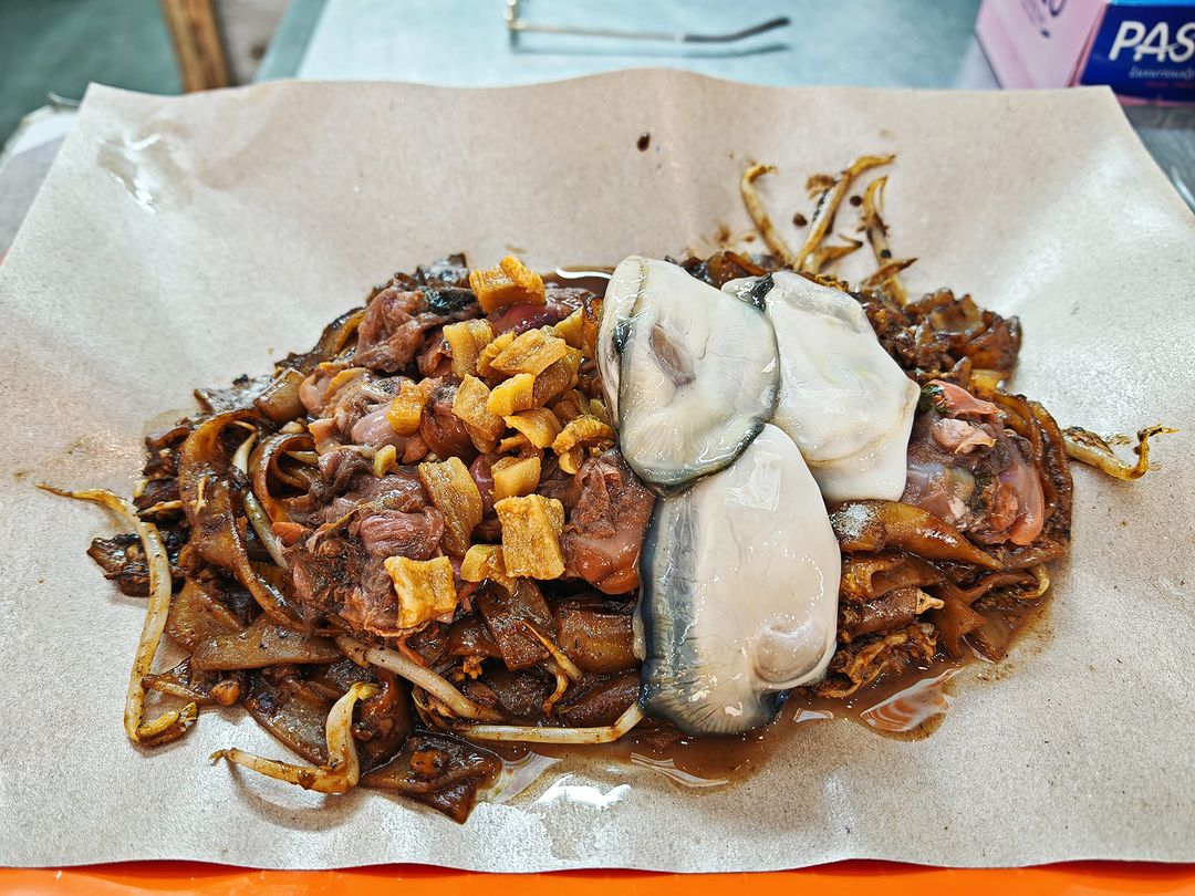 Liang Ji Legendary Char Kway Teow Has Atas Fried Oyster | Eatbook.sg