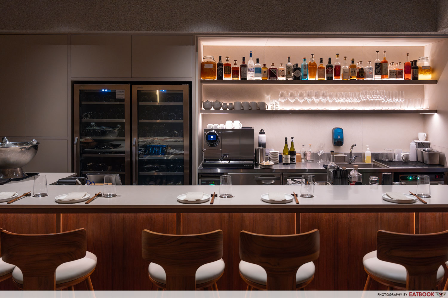 guum-restaurant-bar-counter