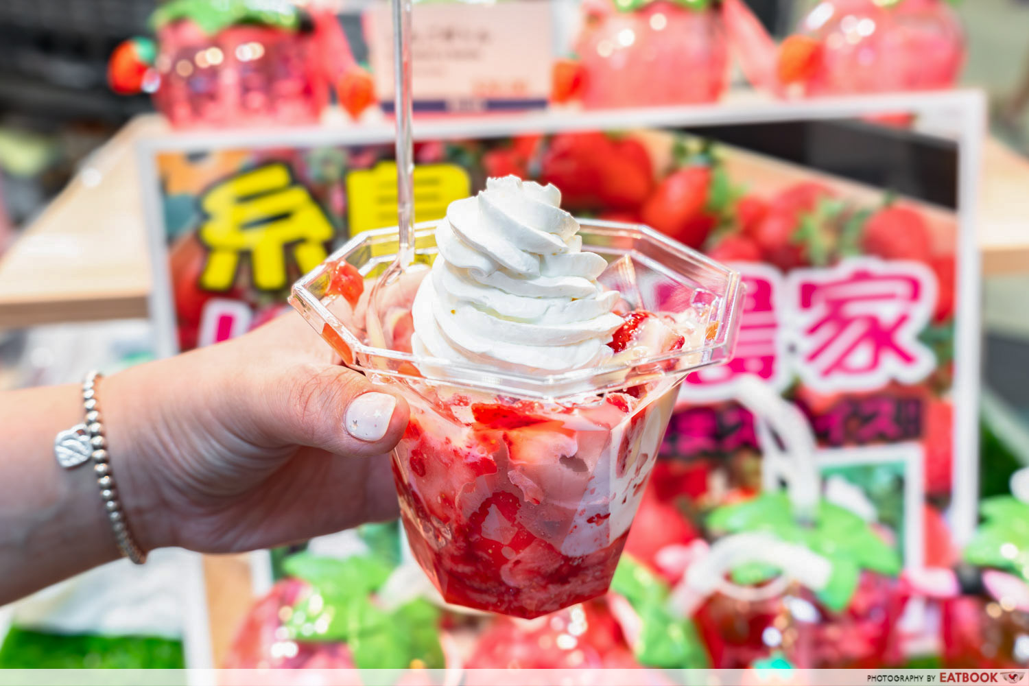 isetan-hanabi-matsuri-strawberry-shaved-ice-establishment