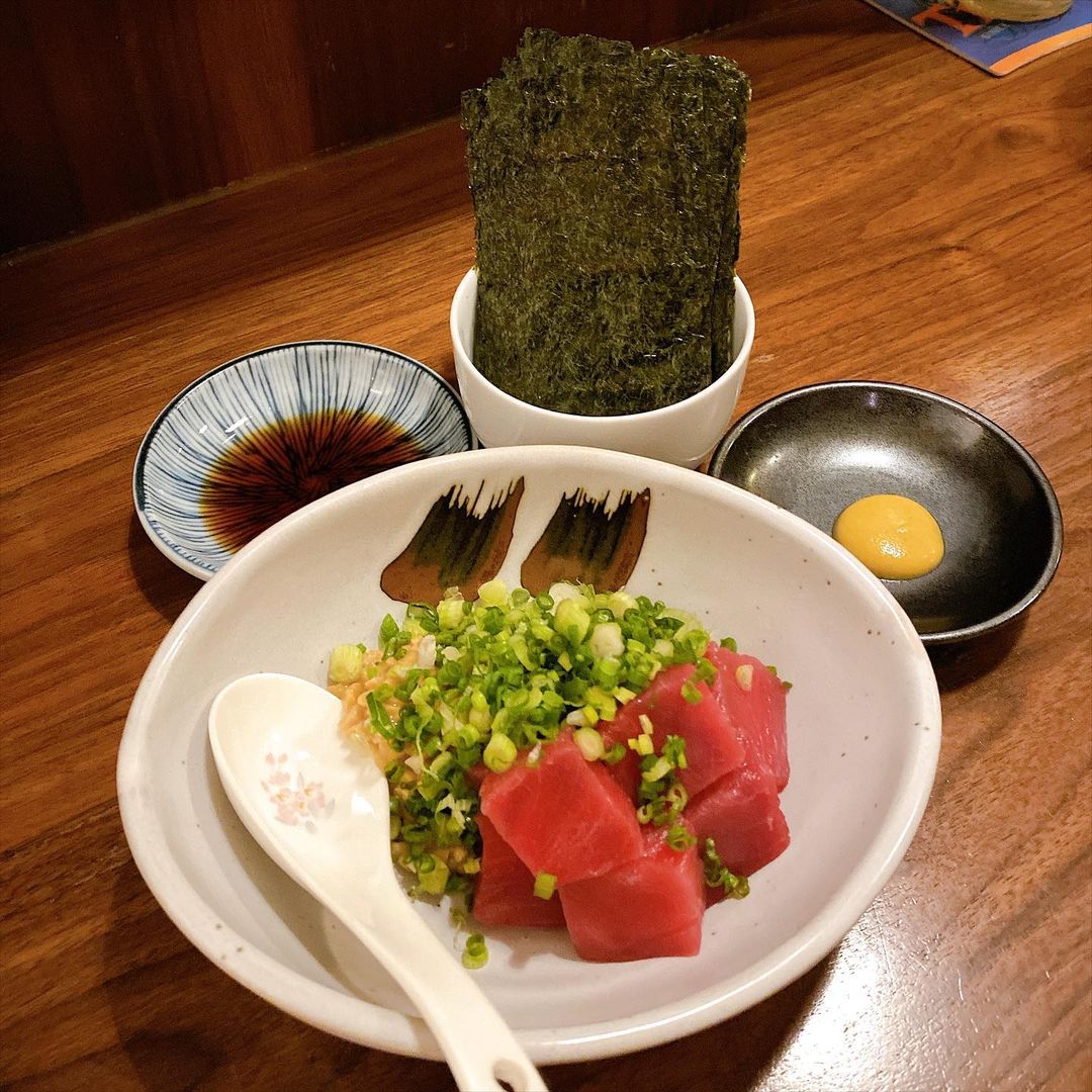 izakaya-naniwa-sashimi-establishment