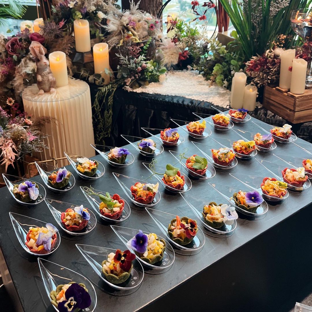 mama-pot-catering-buffet-table-flatlay