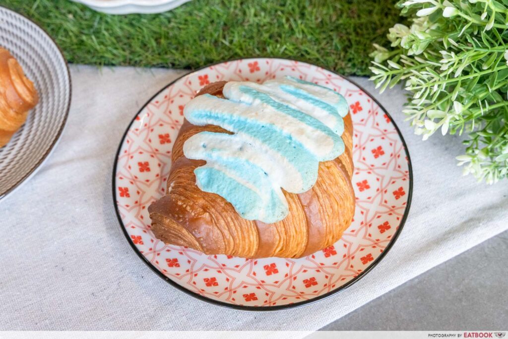 nasty-bakehouse-macaron-croissant-blue