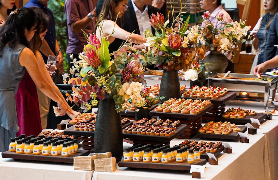 weddings-by-grain-buffet-table-group-establishment