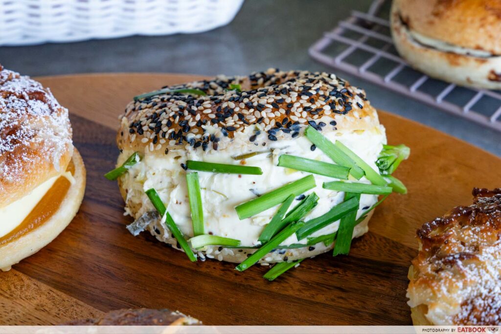 cheap-cafes-singapore-sesame-cream-bagel