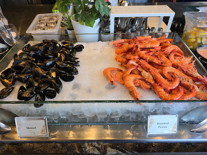 high-tea-buffet-malayan-council-seafood-flatlay