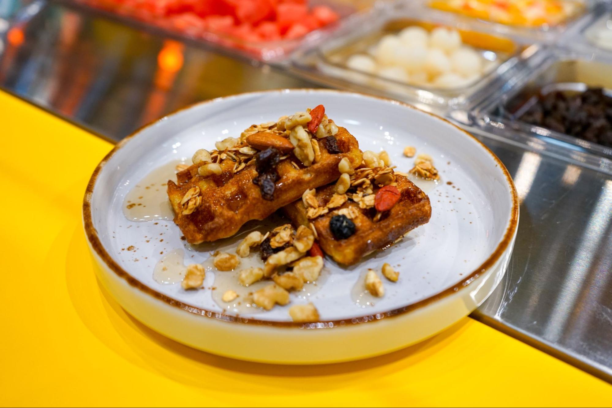 monster-planet-the-centrepoint-diy-dessert-bar-granola-berries-waffle-establishment