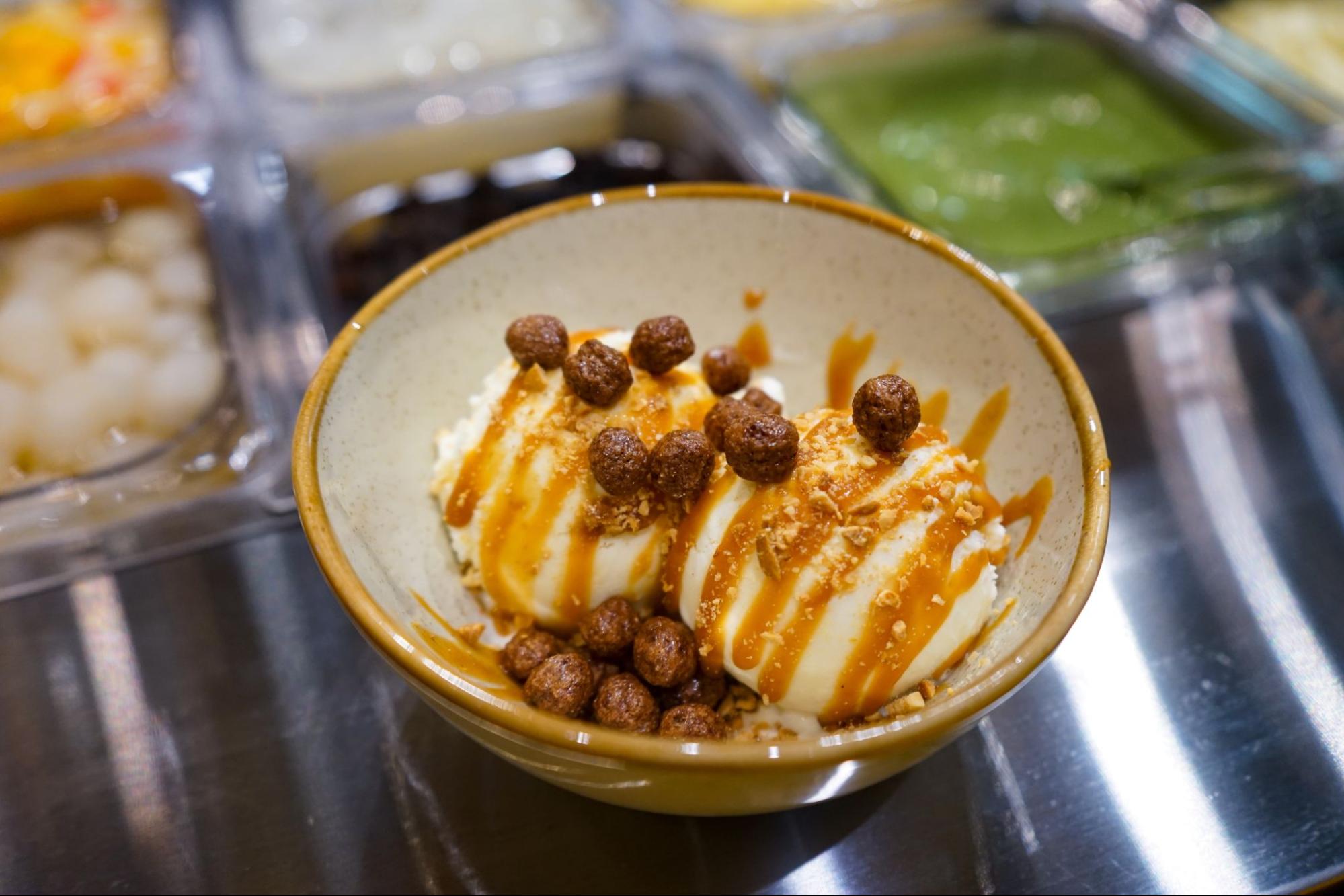 monster-planet-the-centrepoint-diy-dessert-bar-ice-cream-establishment