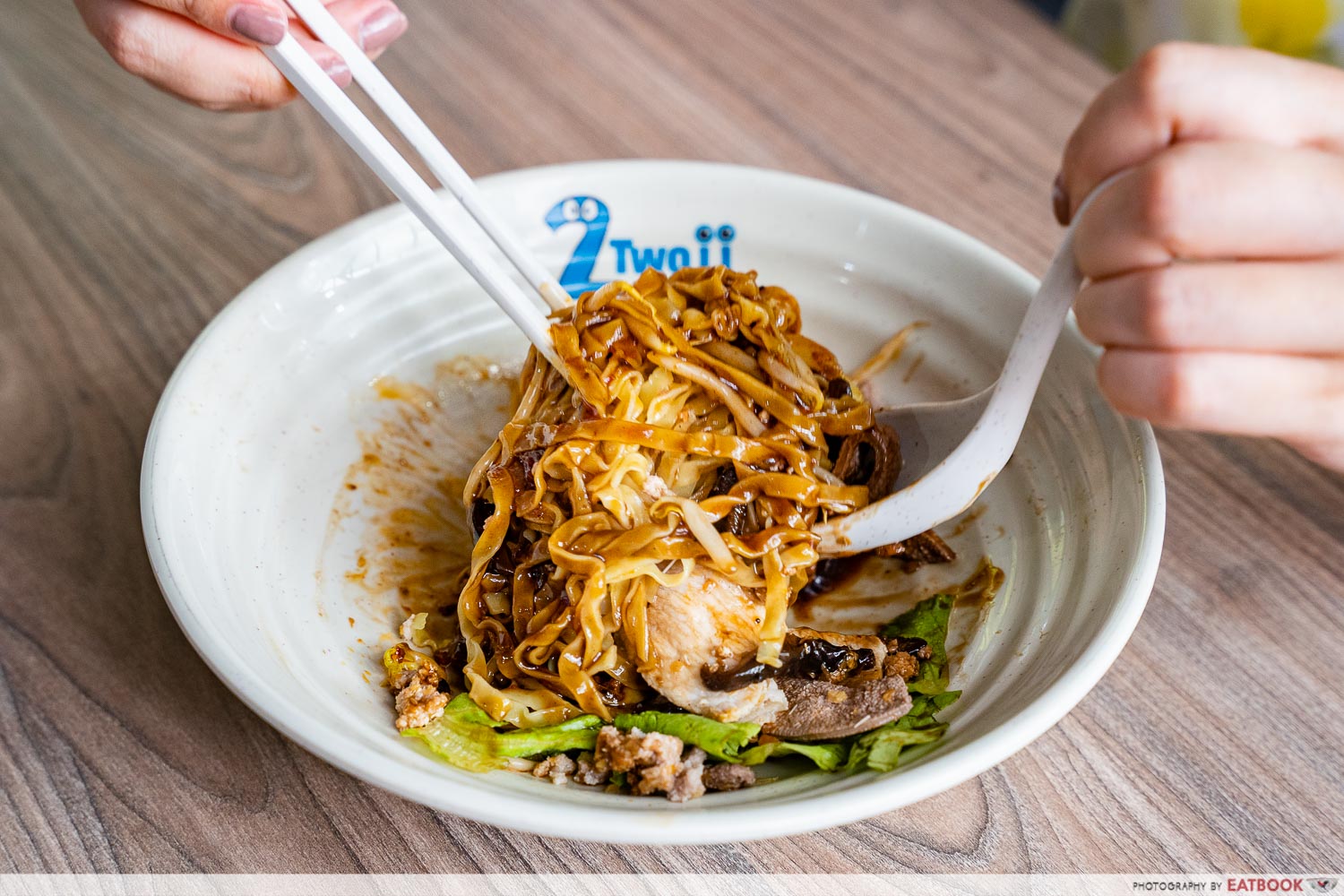 seng-kee-mushroom-minced-meat-noodle-noodles-interaction