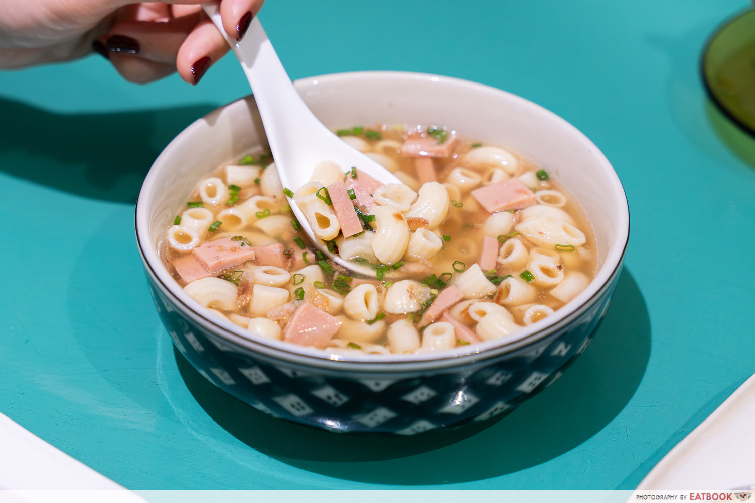 Cha-Chaan-Teng-macaroni-soup