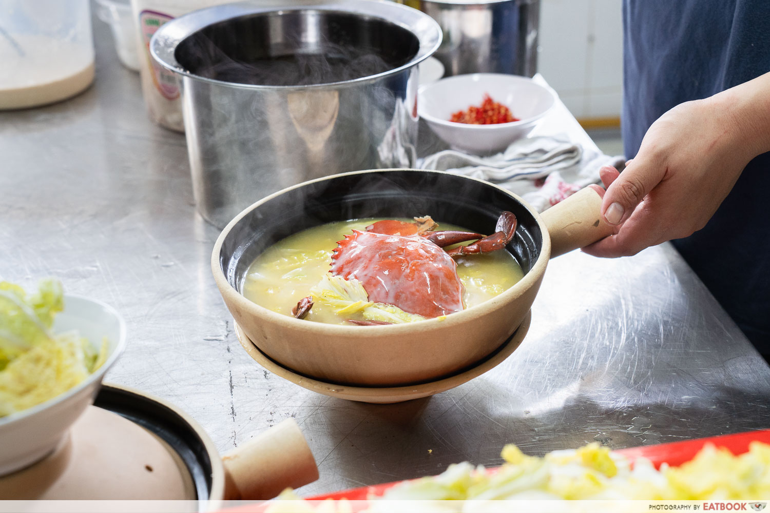 charcoal-claypot-crab-prep