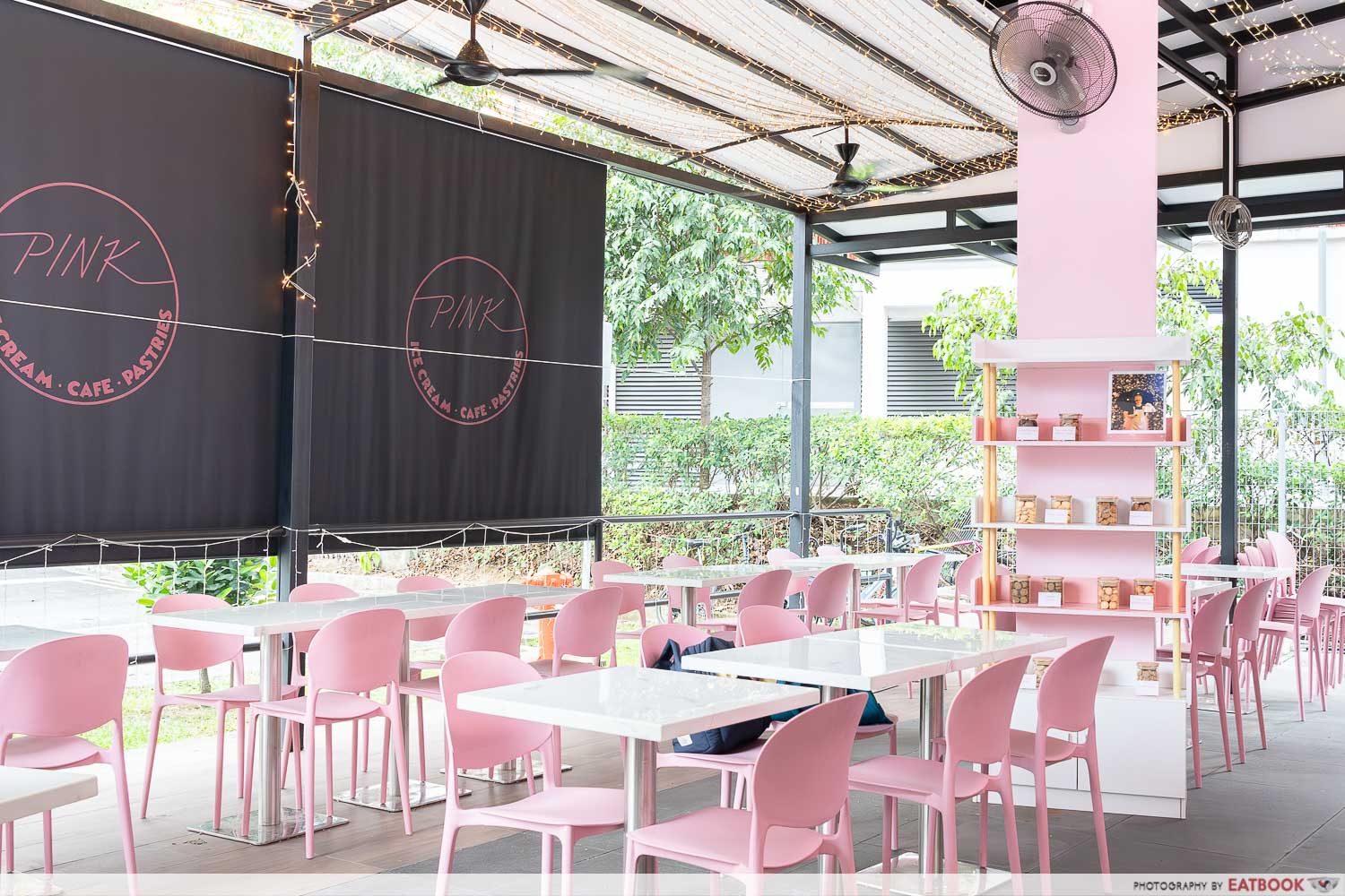 pink-ice-cream-cafe-ambience