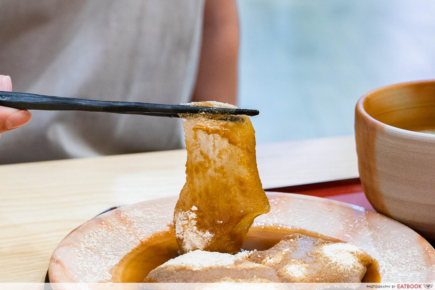 warabimochi-kamakura-waterway-mochi