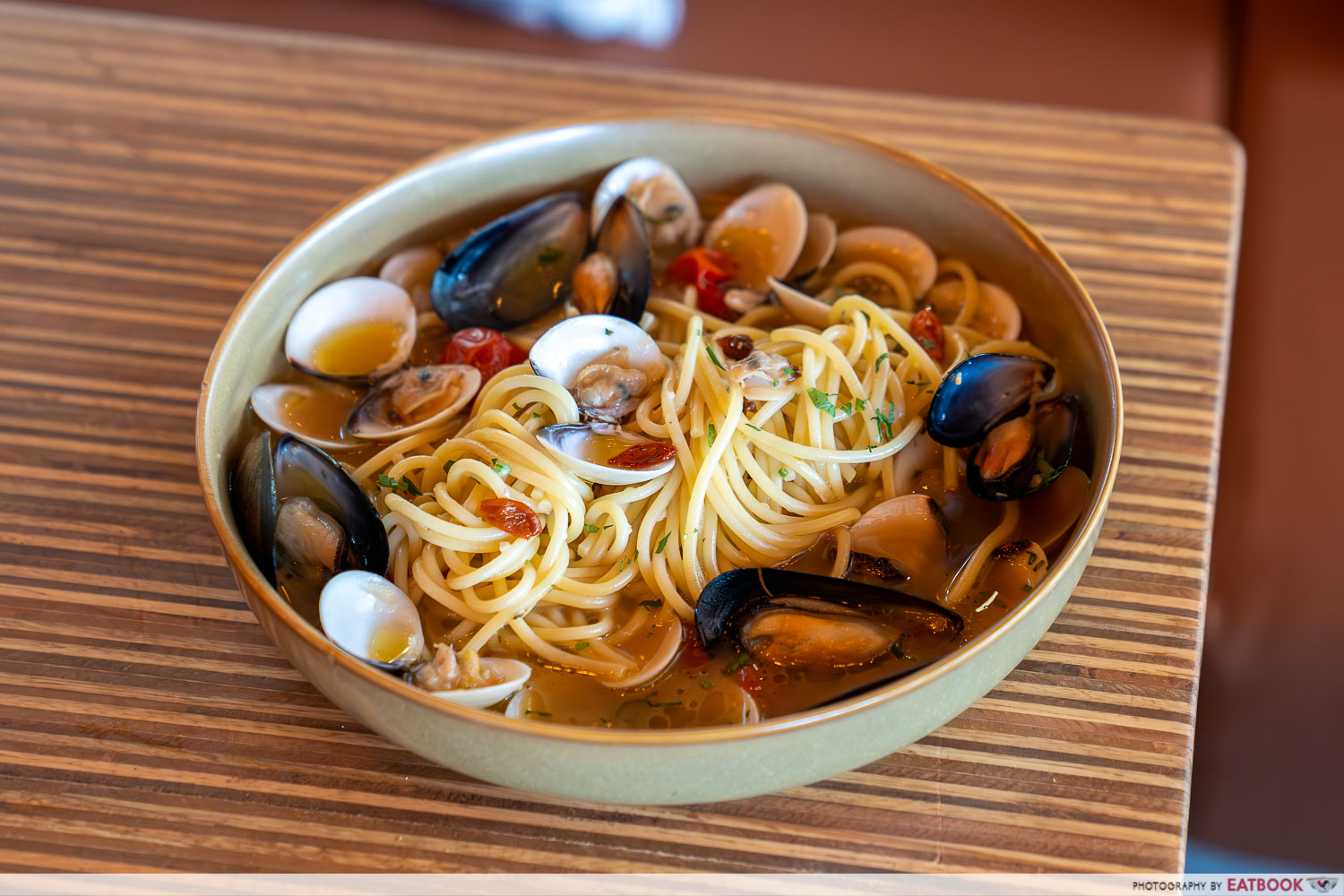 White Wine & Chicken Collagen Broth with White Clams & Black Mussels