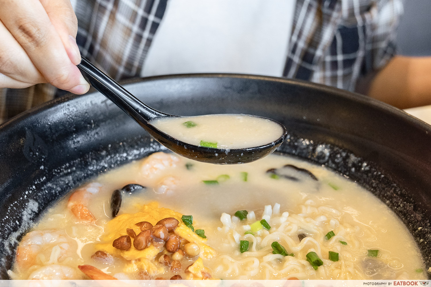 a-hot-hideout-aperia-mall-collagen-soup-spoon-interaction