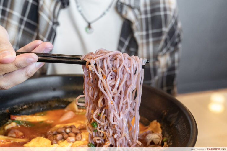 a-hot-hideout-aperia-mall-sweet-potato-noodles-chopsticks-interaction