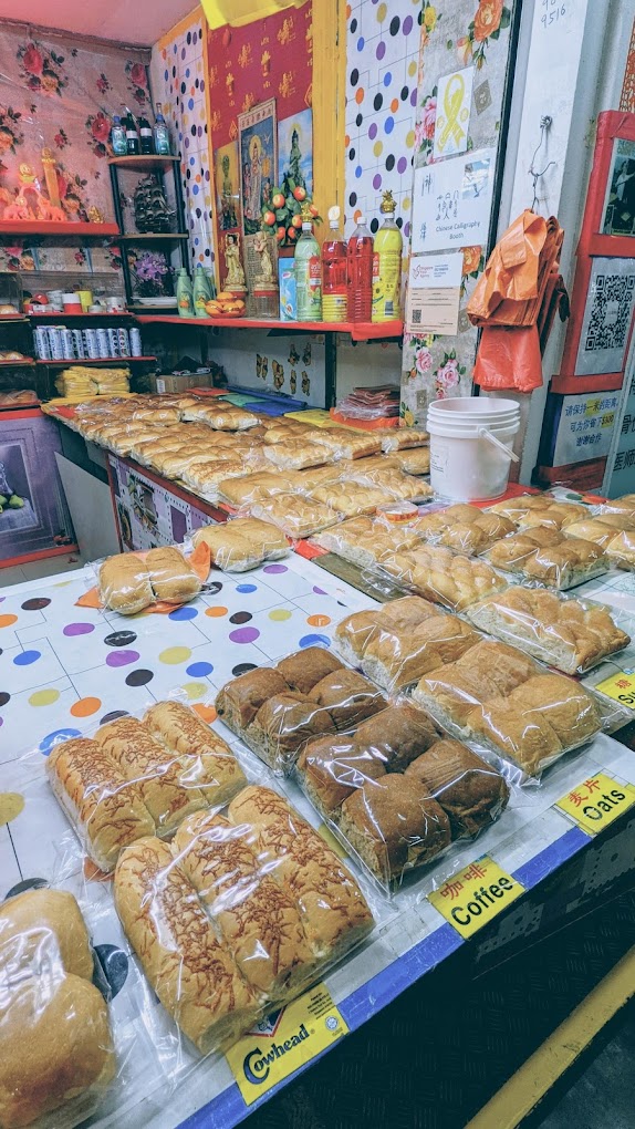 buns-omzyn-cake-confectionery-display