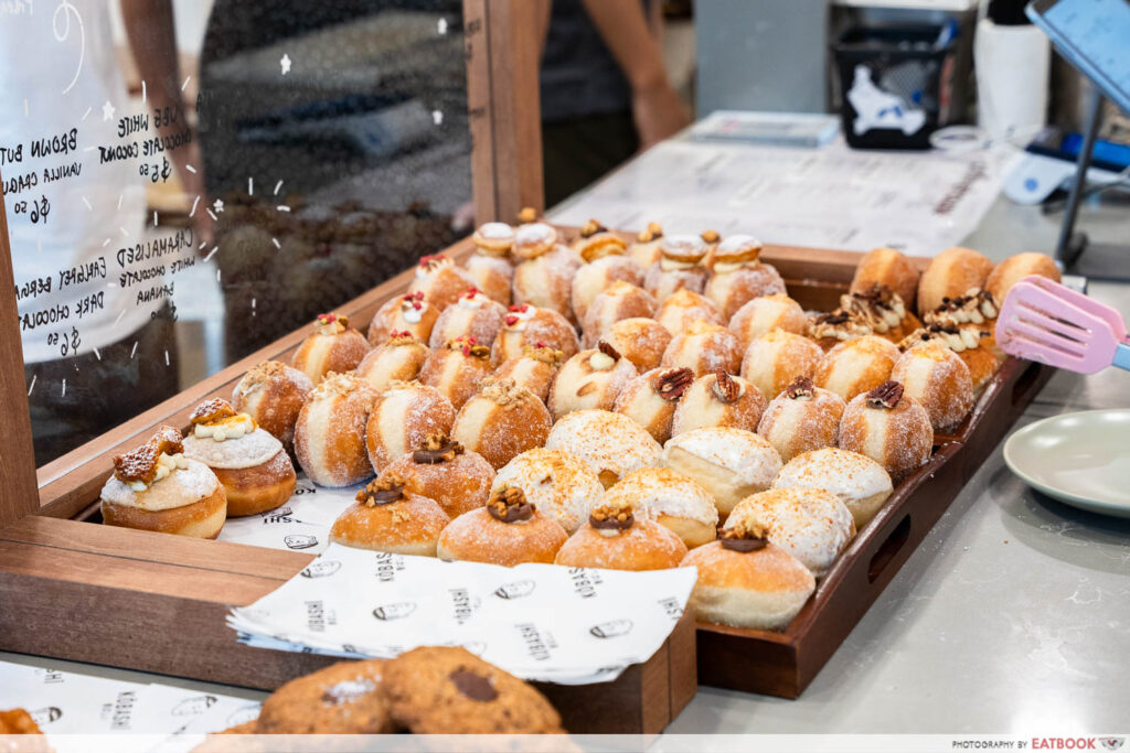 kobashi-coffeehouse-doughnuts-display