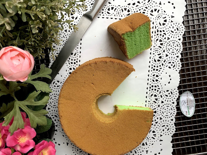 pandan-chiffon-the-emerald-bakery-flatlay