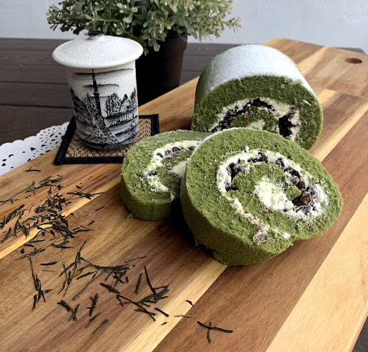 the-emerald-bakery-matcha-red-bean-swiss-roll