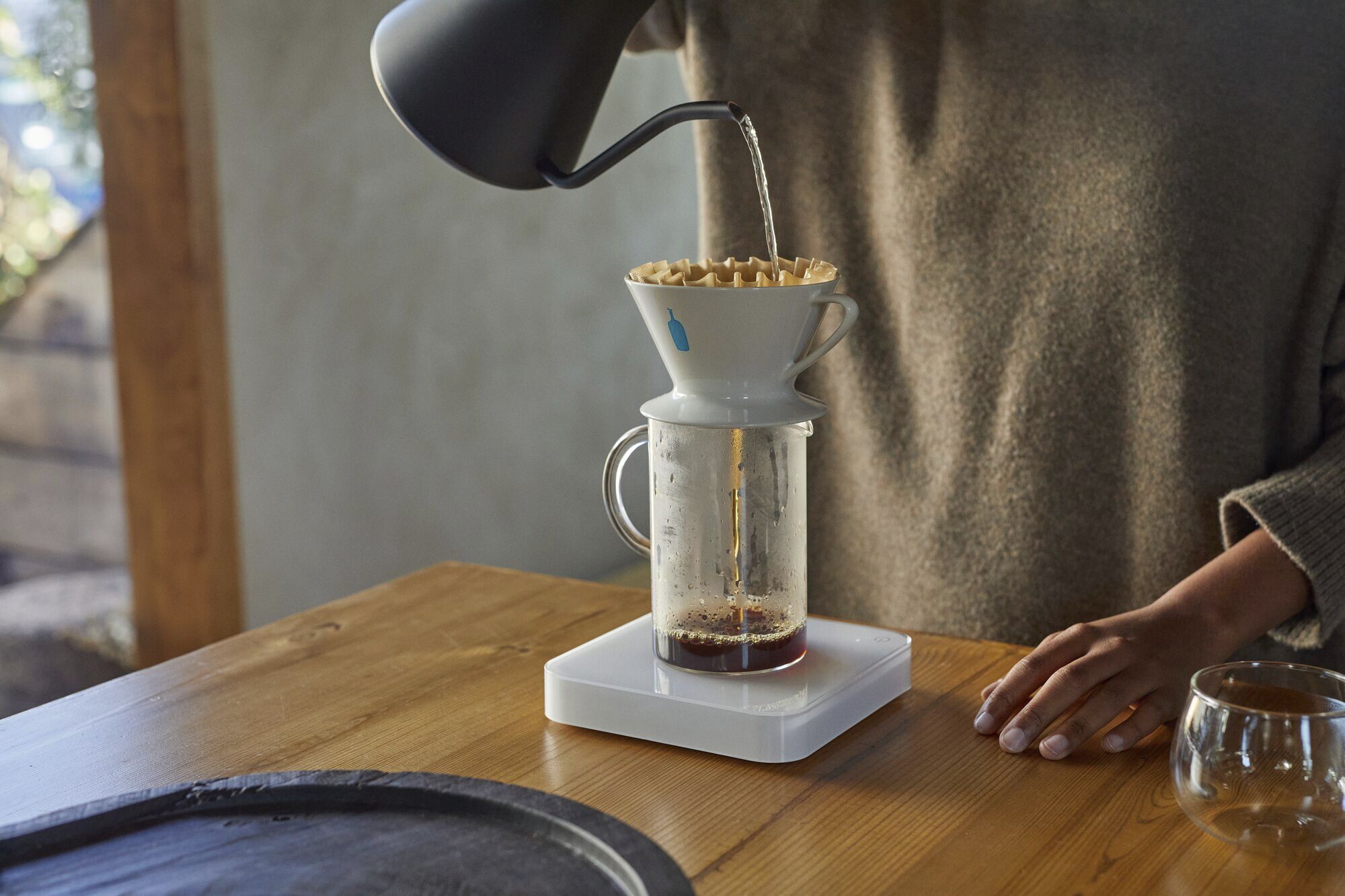 blue-bottle-coffee-pour