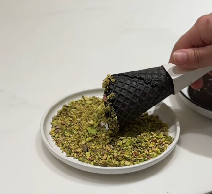 matchaya-pistachio-cone