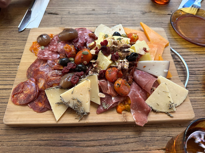 my-awesome-cafe-cheese-board