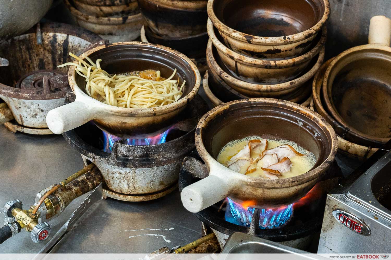 super-cheesy-western-claypot-pasta-cooking-2