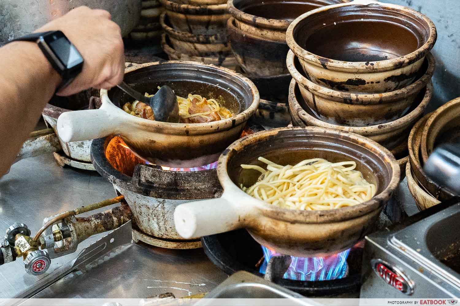 super-cheesy-western-claypot-pasta-cooking