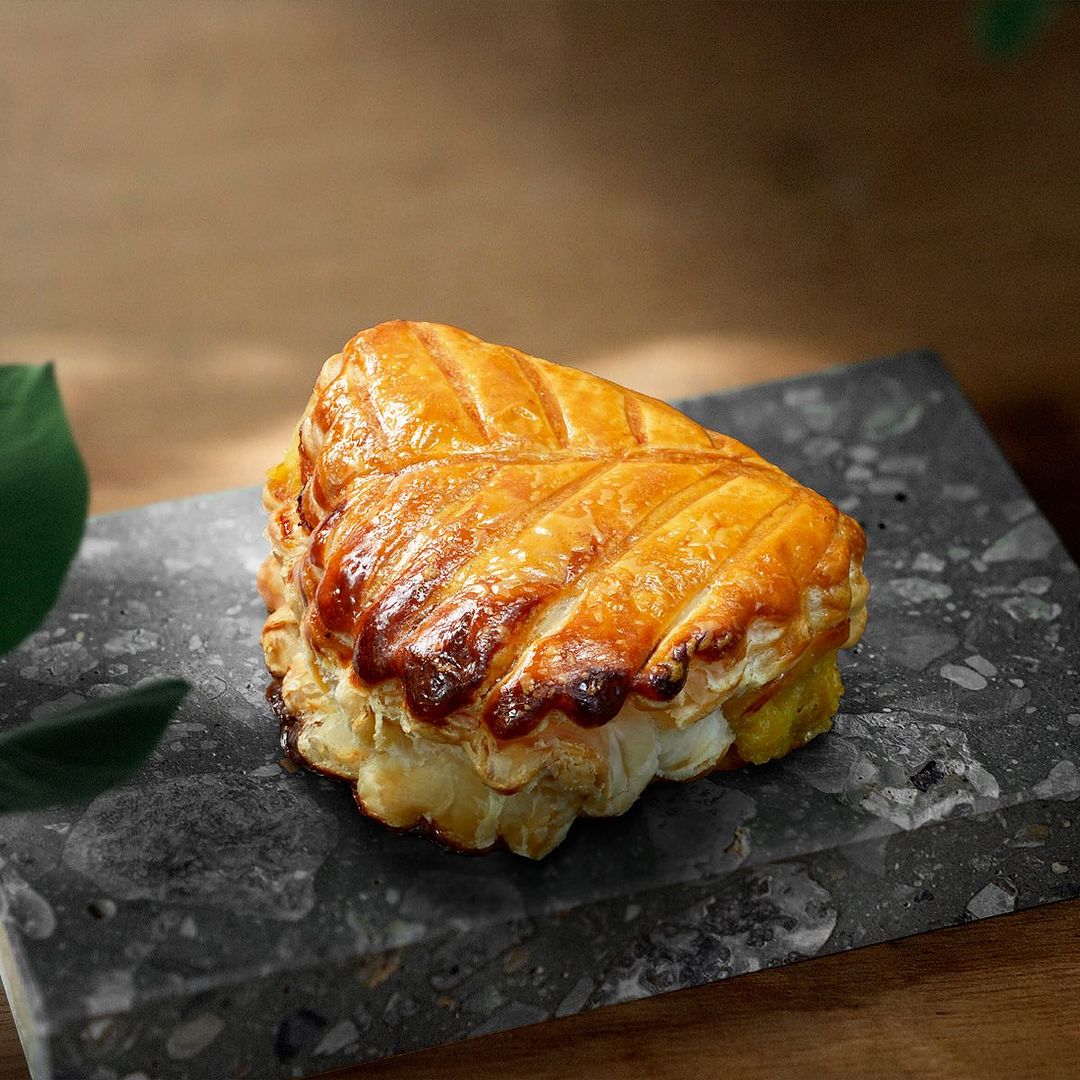 shinfuni-shinfuni-signature-hokkaido-cream-apple-pie-establishment