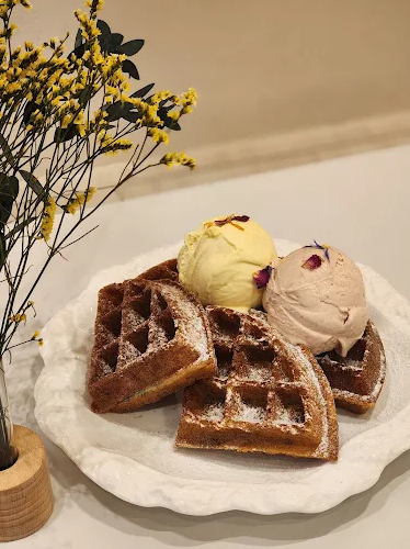 under-hdb-cafes-Parvifolia
