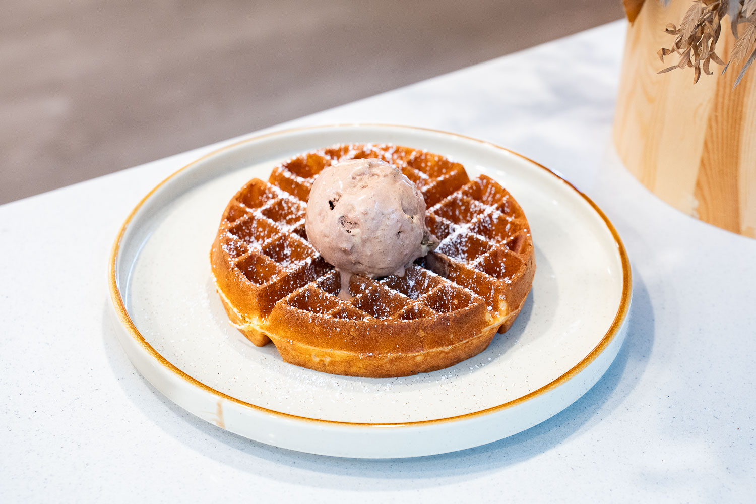 burnt-cones-dubai-chocolate-waffle