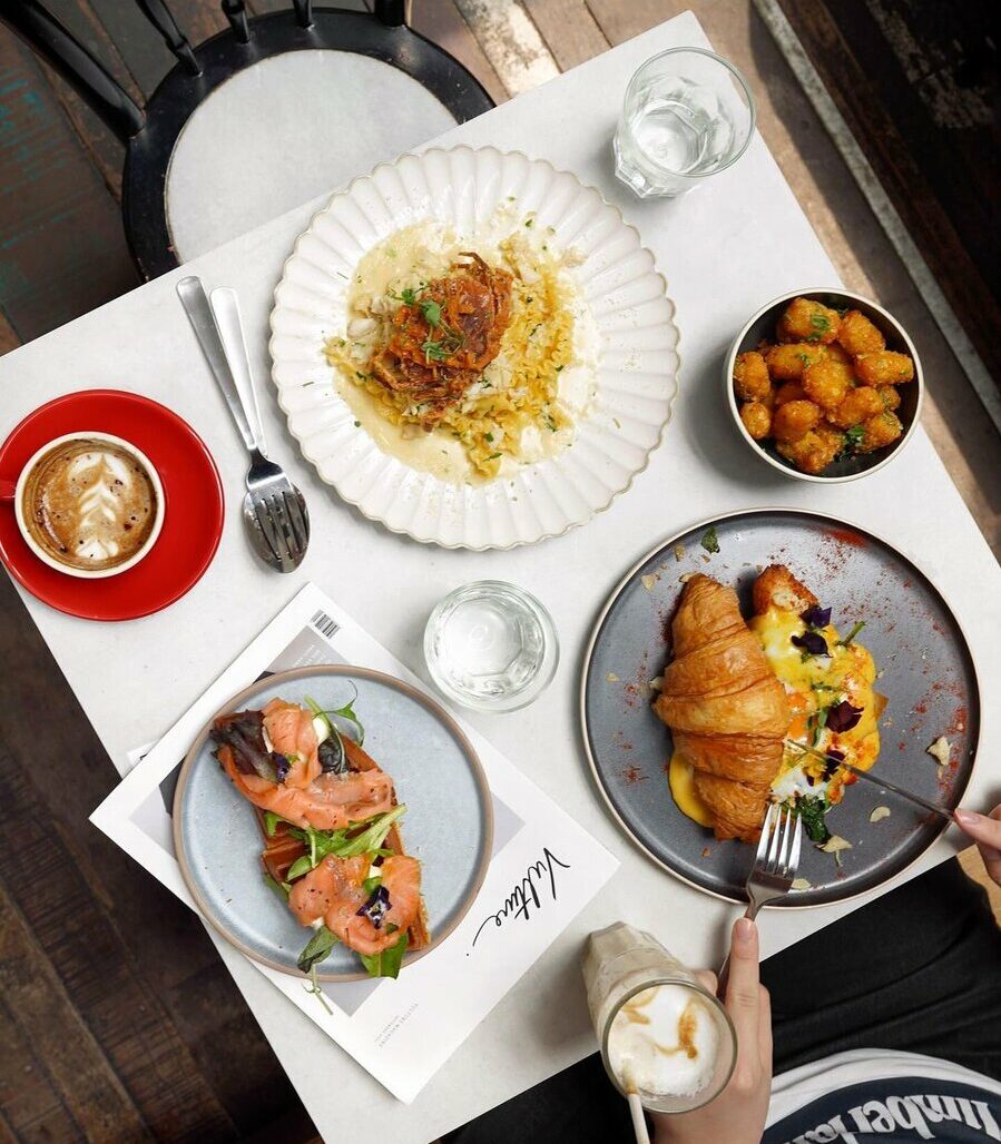 clovelly-flatlay