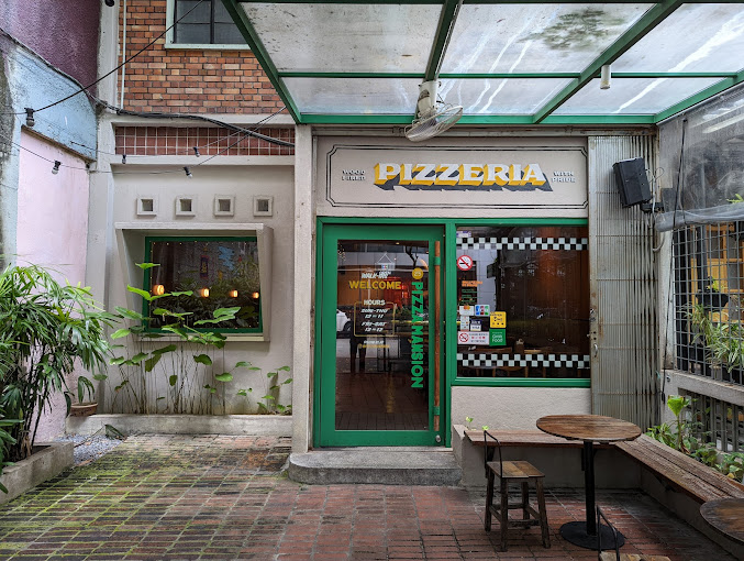 kl-cafes-pizza-mansion-storefront