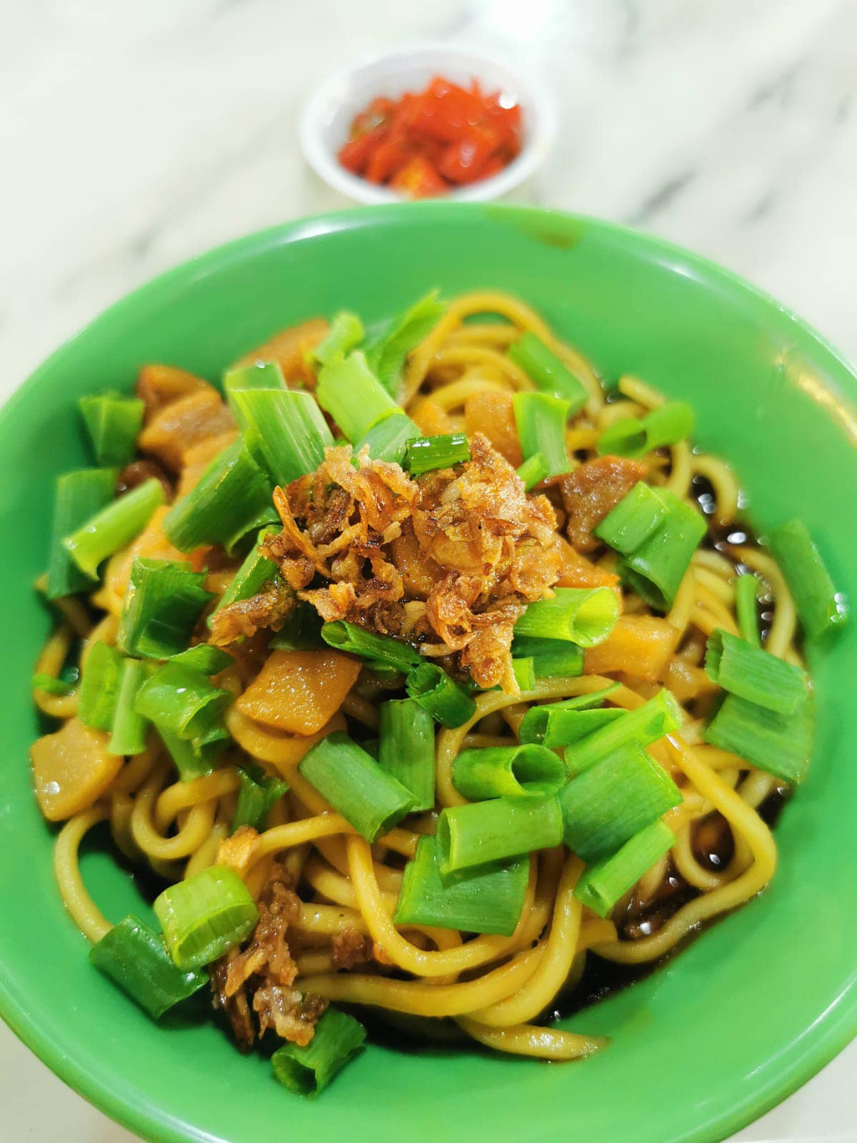 Malacca-Old-Taste-Pork-Lard-Noodles-Flatlay