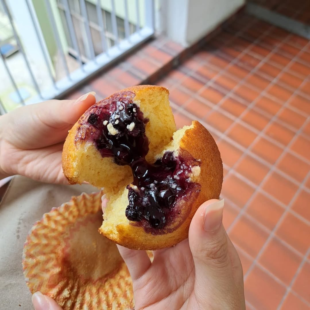 Pretty-Good-Muffins-blueberry-muffin