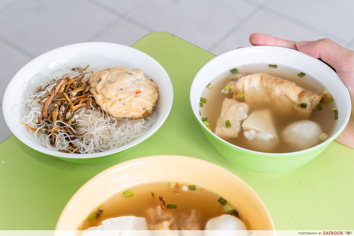 chinatown-complex-food-centre-xiu-ji-ikan-bilis-yong-tau-foo-interaction-flatlay