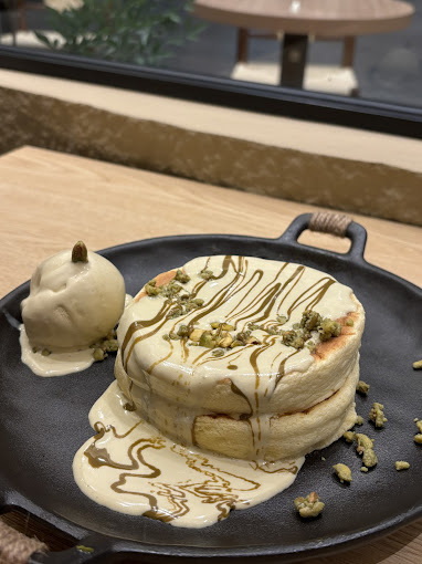 otter-and-pebbles-pistachio-pancakes