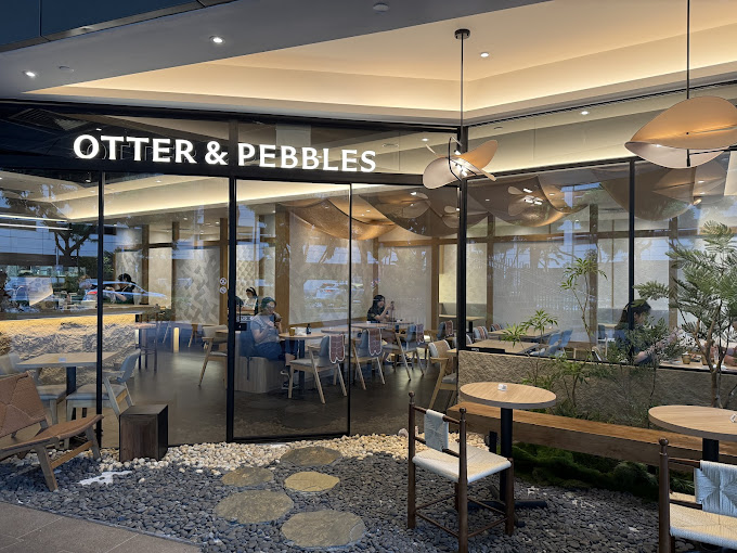 otter-and-pebbles-storefront