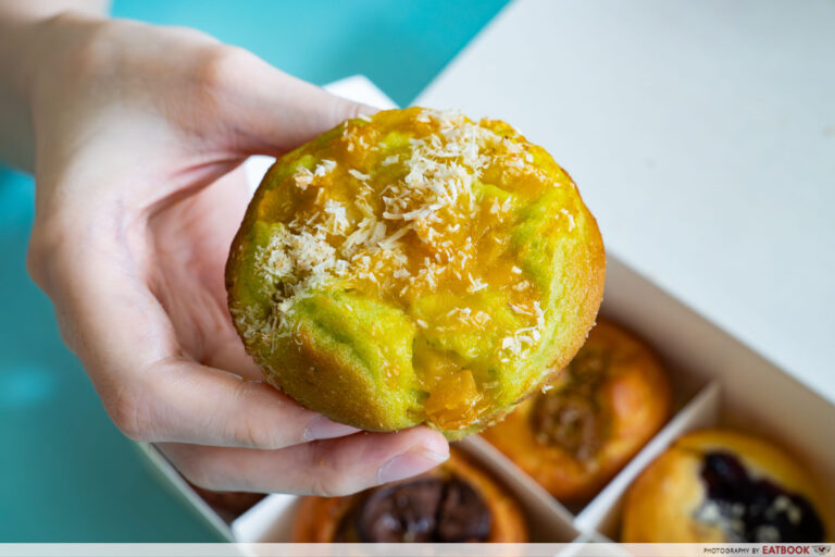 pretty-good-muffins-pandan-coconut-apple