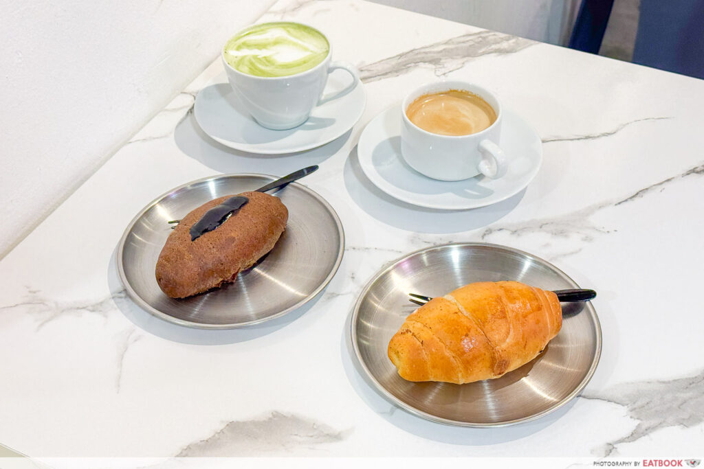 shio-pan-fans-cafe-flatlay