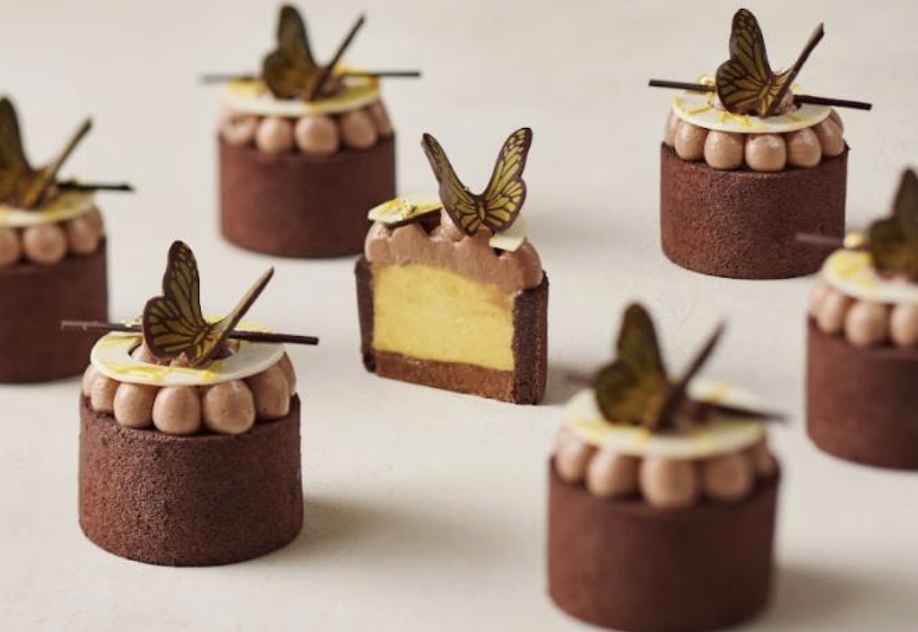 durian-fiesta-2026-goodwood-park-hotel-d24-dark-chocolate-cremeux-cross-section-flatlay