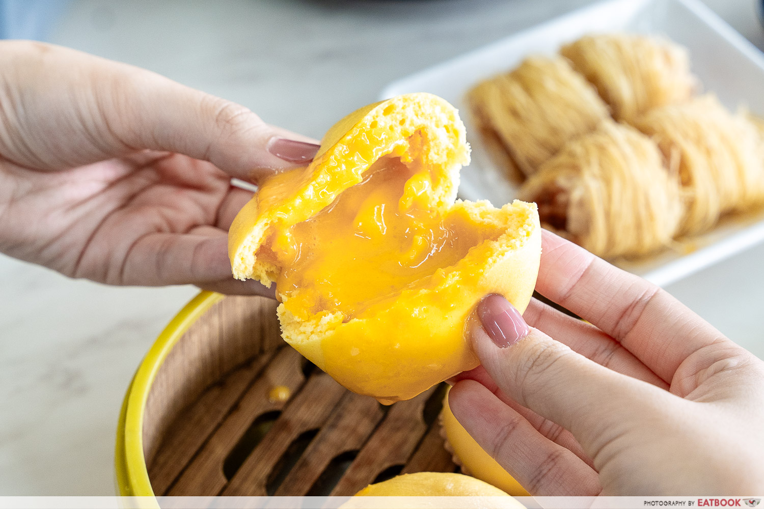 jiah-xiang-dim-sum-custard-interaction