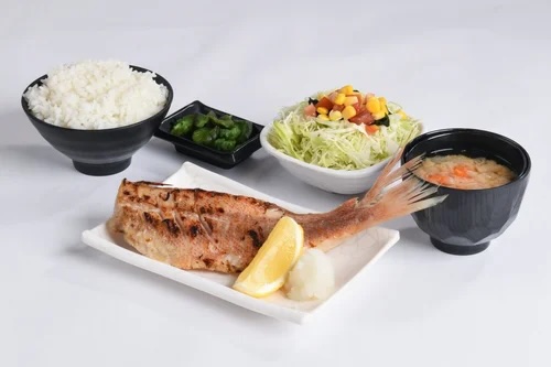 nakajima-suisan-grilled-fish-flatlay