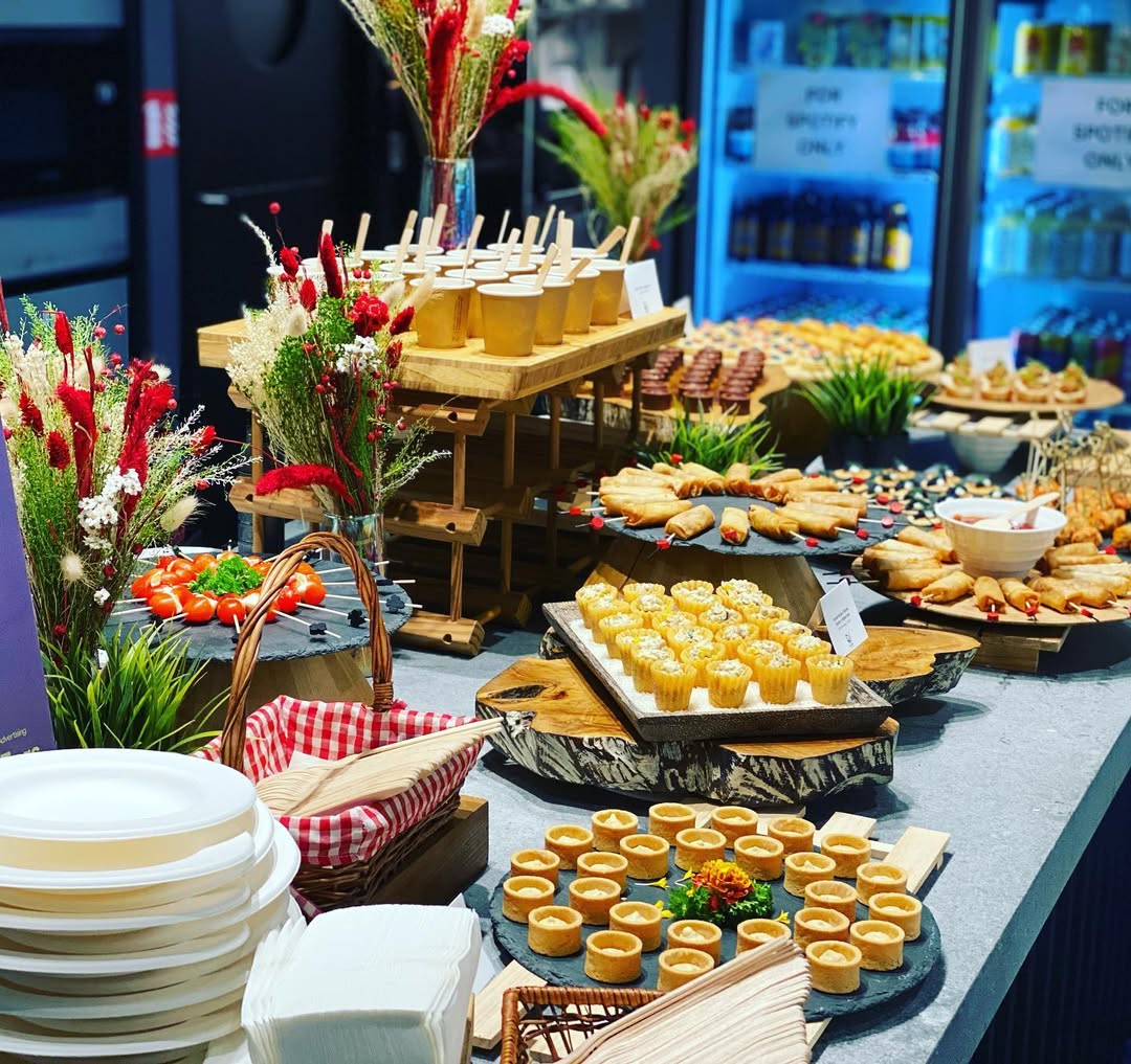 personal-chef-singapore-buffet-table-group-establishment