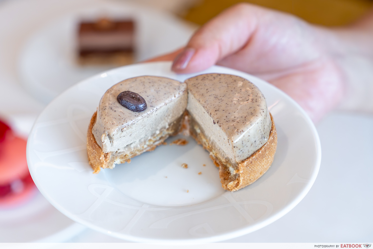 tarte-au-cafe-iapar-du-bresil-table-by-pierre-herme-cross-section