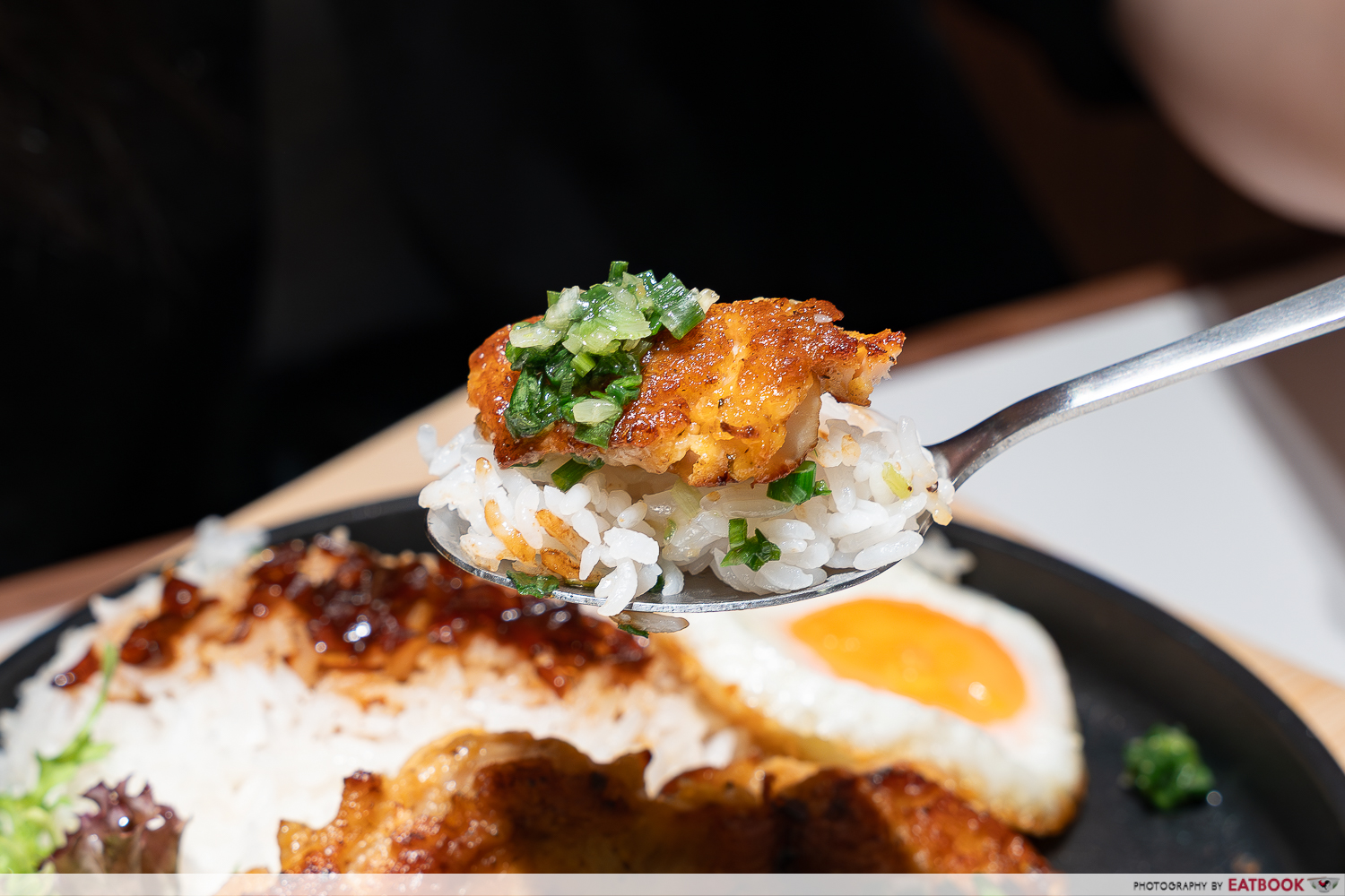 Keming-Bing-Sat-Scallion-Oil-Chicken-Chop-Interaction