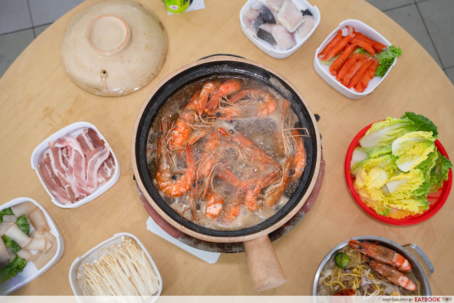 woodlands-claypot-prawn-flatlay